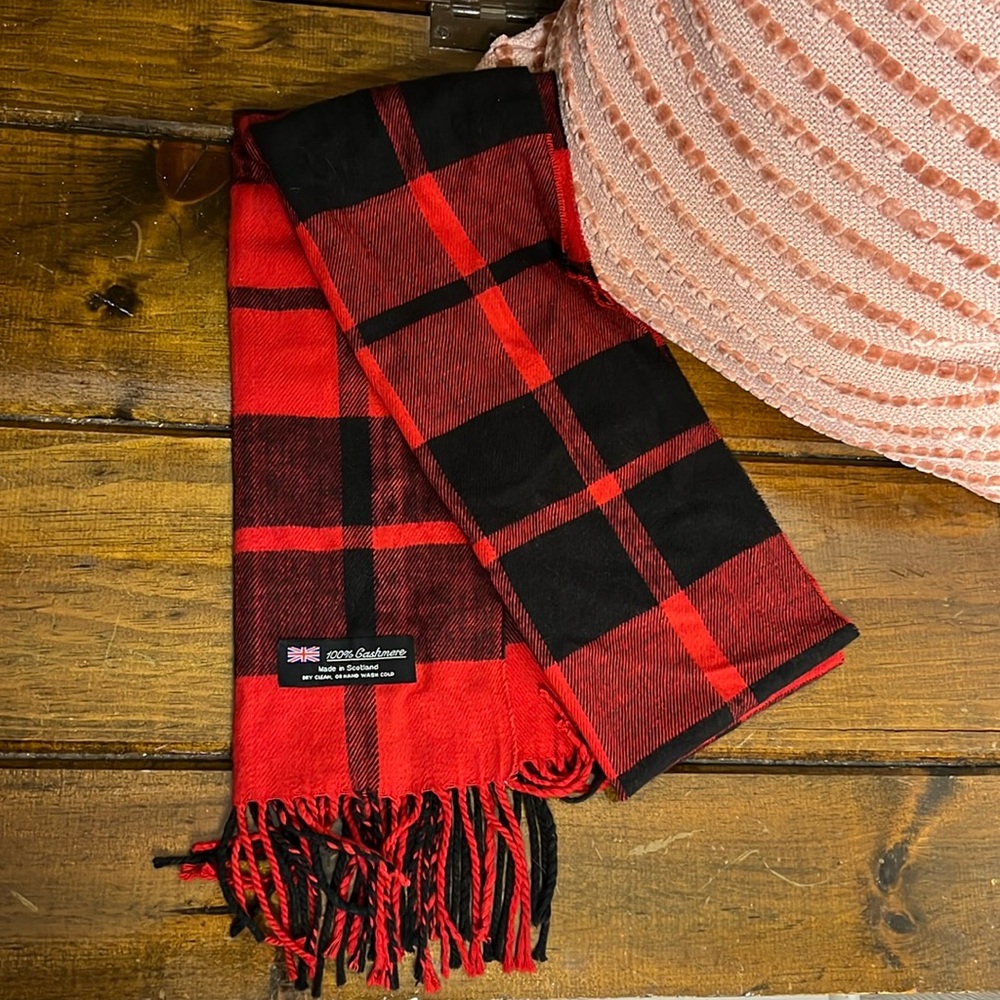 Red & Black Made in Scotland Knit Cashmere Scarf- OS